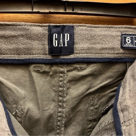 Gap Women's Relaxed Girlfriend Cuffed Twill Pant - Picture 3 of 5